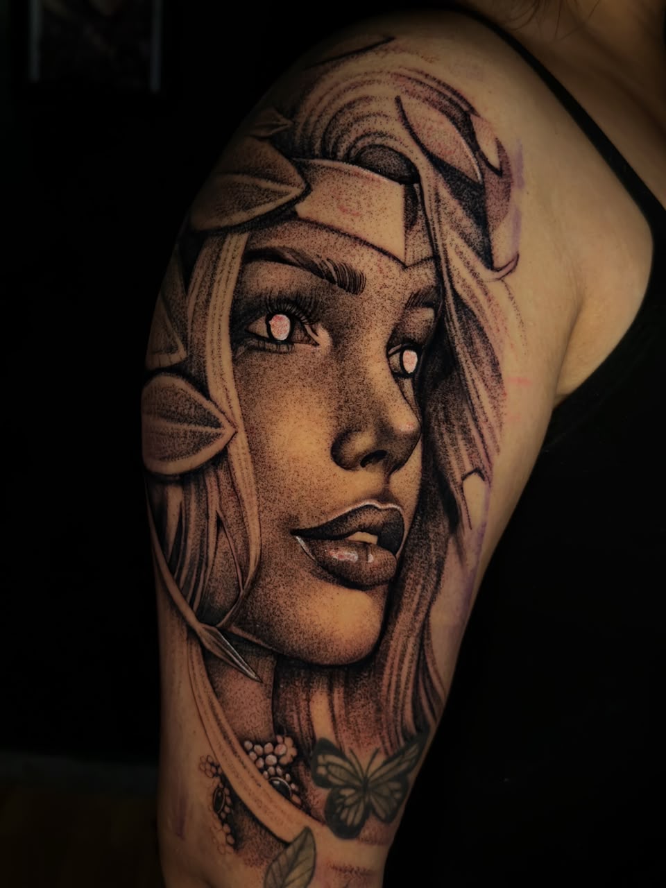 Retrato ilustrado con detalles de fantasía
